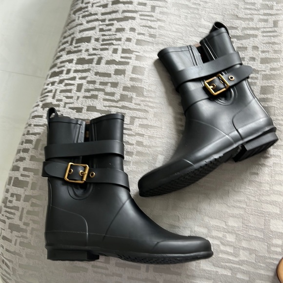 Like New! Authentic Burberry Rain Boots Black Size 37 EU - Picture 1 of 11